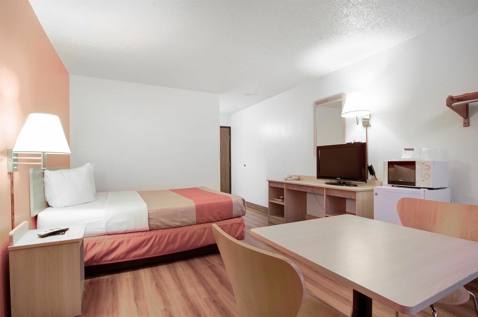 Motel 6-Colby, Ks Buitenkant foto